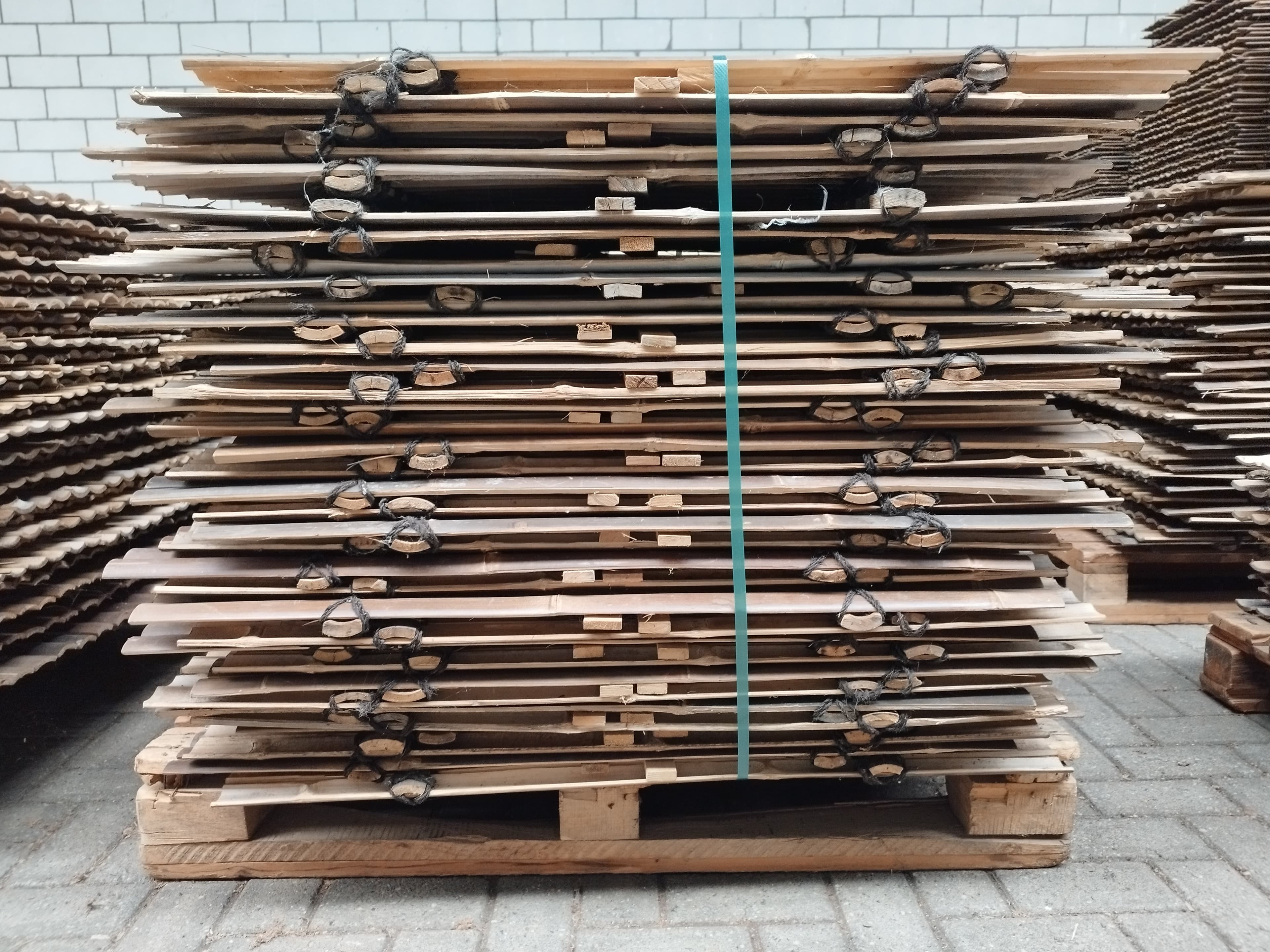 MEGA PALLET DEAL! - Bamboo Fence Slats Dark 90 x 100 cm - 36 pieces